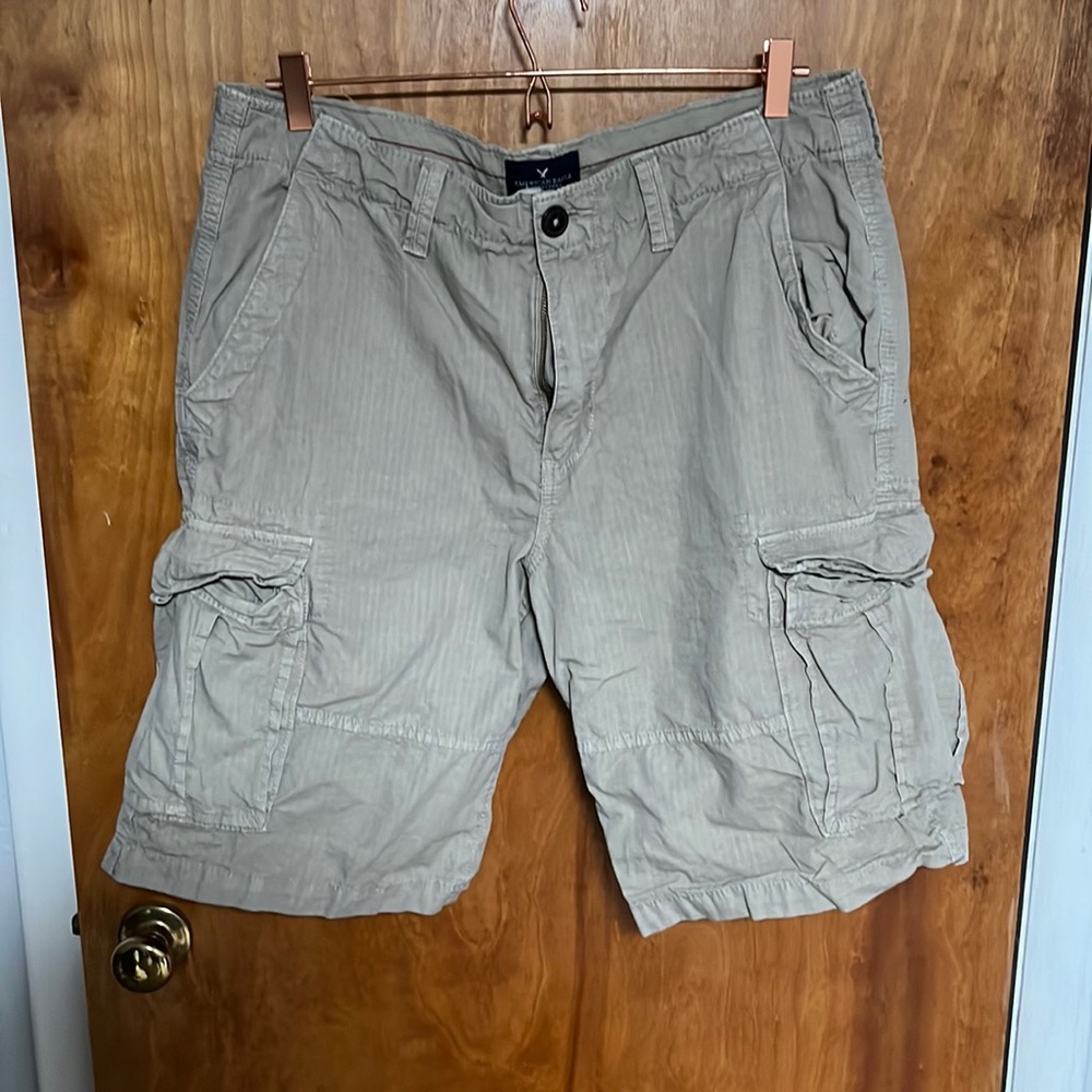 American Eagle Cargo shorts (men’s)